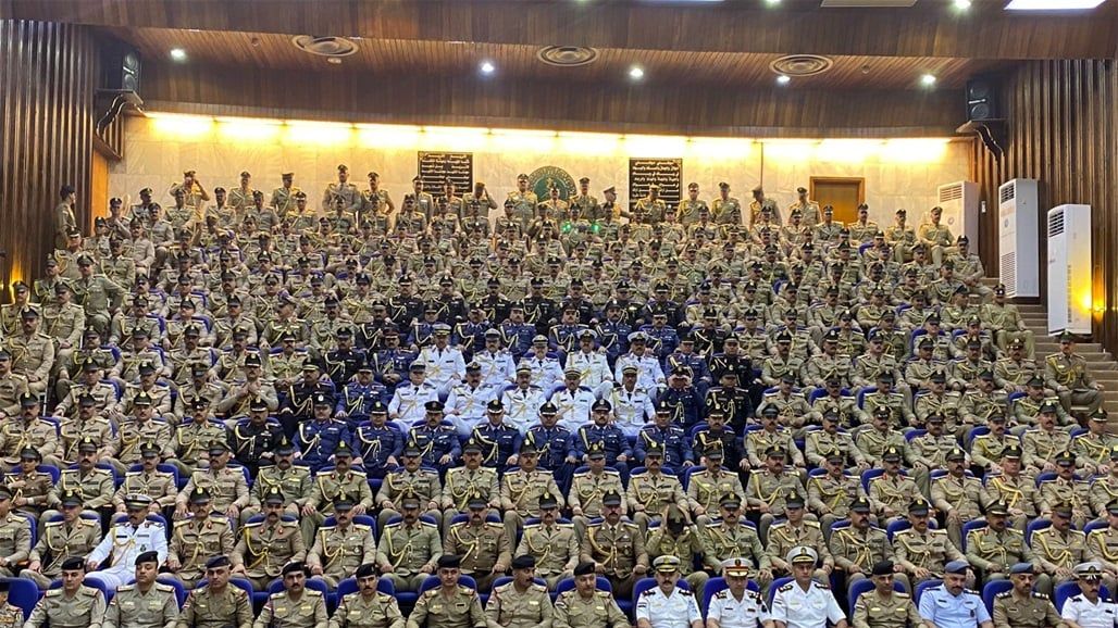 ضباط من بريطانيا وايران واسيا في حفل تخرج كلية الأركان العراقية (صور)