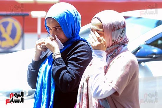 الابتسامات ترسم الوجوه.. طلاب الثانوية العامة: امتحان الإنجليزي سهل ومباشر