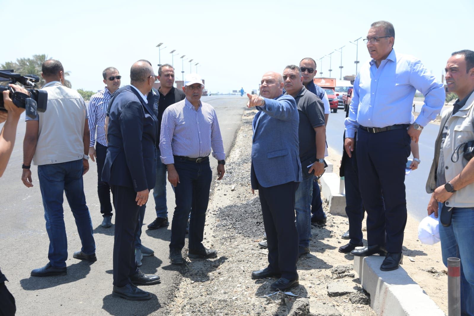 كامل الوزير: إعداد خطة زمنية مضغوطة لإنهاء الطريق الإقليمي بالكامل