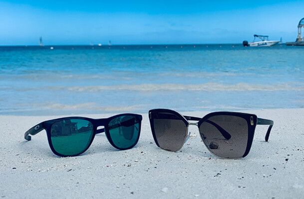 النظارات الشمسية الكبيرة تجذب المشاهير