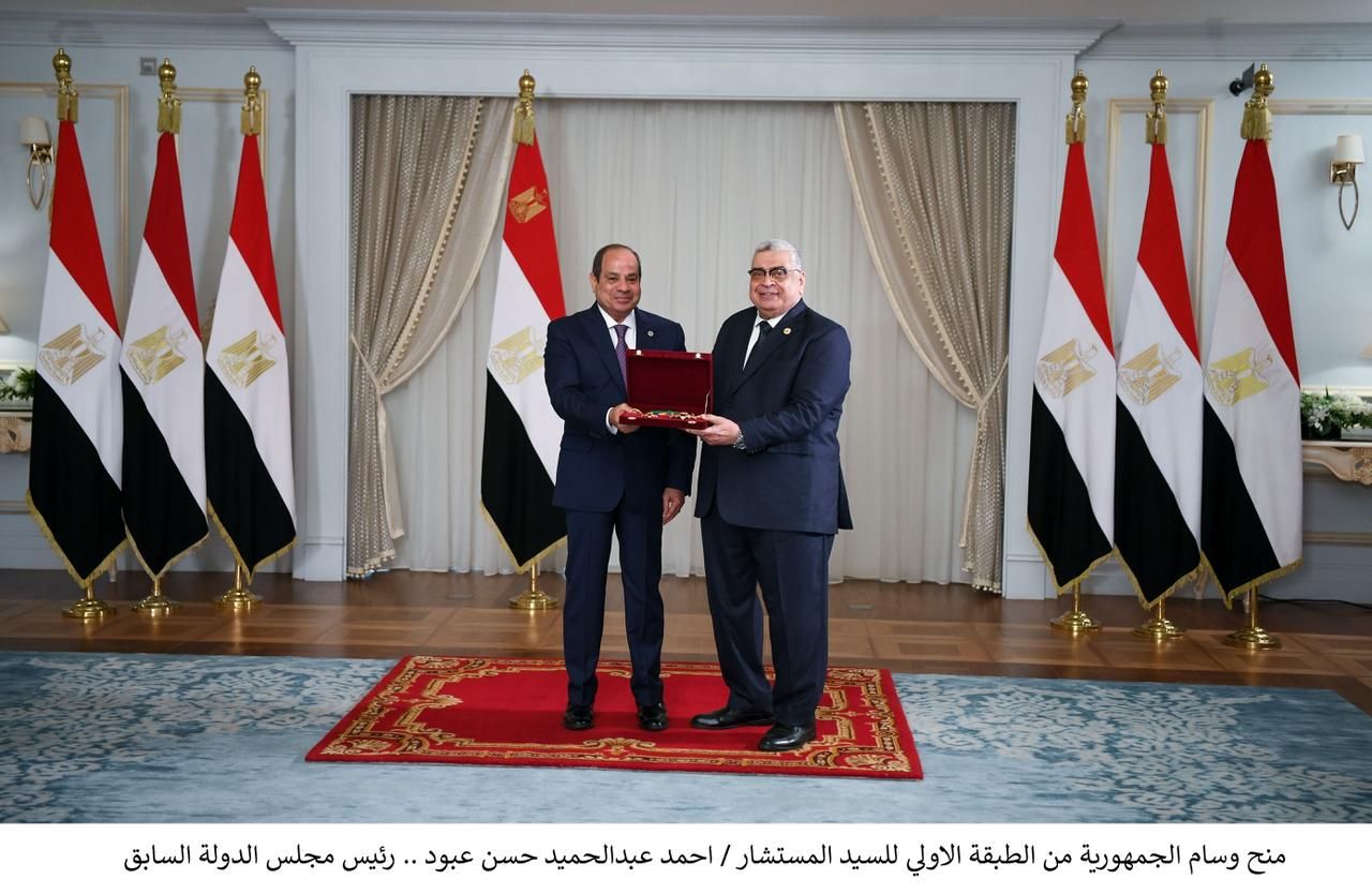 رؤساء محكمة النقض ومجلس الدولة والنيابة الإدارية الجدد يؤدون اليمين القانونية أمام الرئيس السيسى