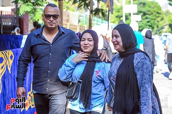 تفتيش طلاب الثانوية العامة بالجيزة قبل دخول لجان امتحان اللغة الإنجليزية