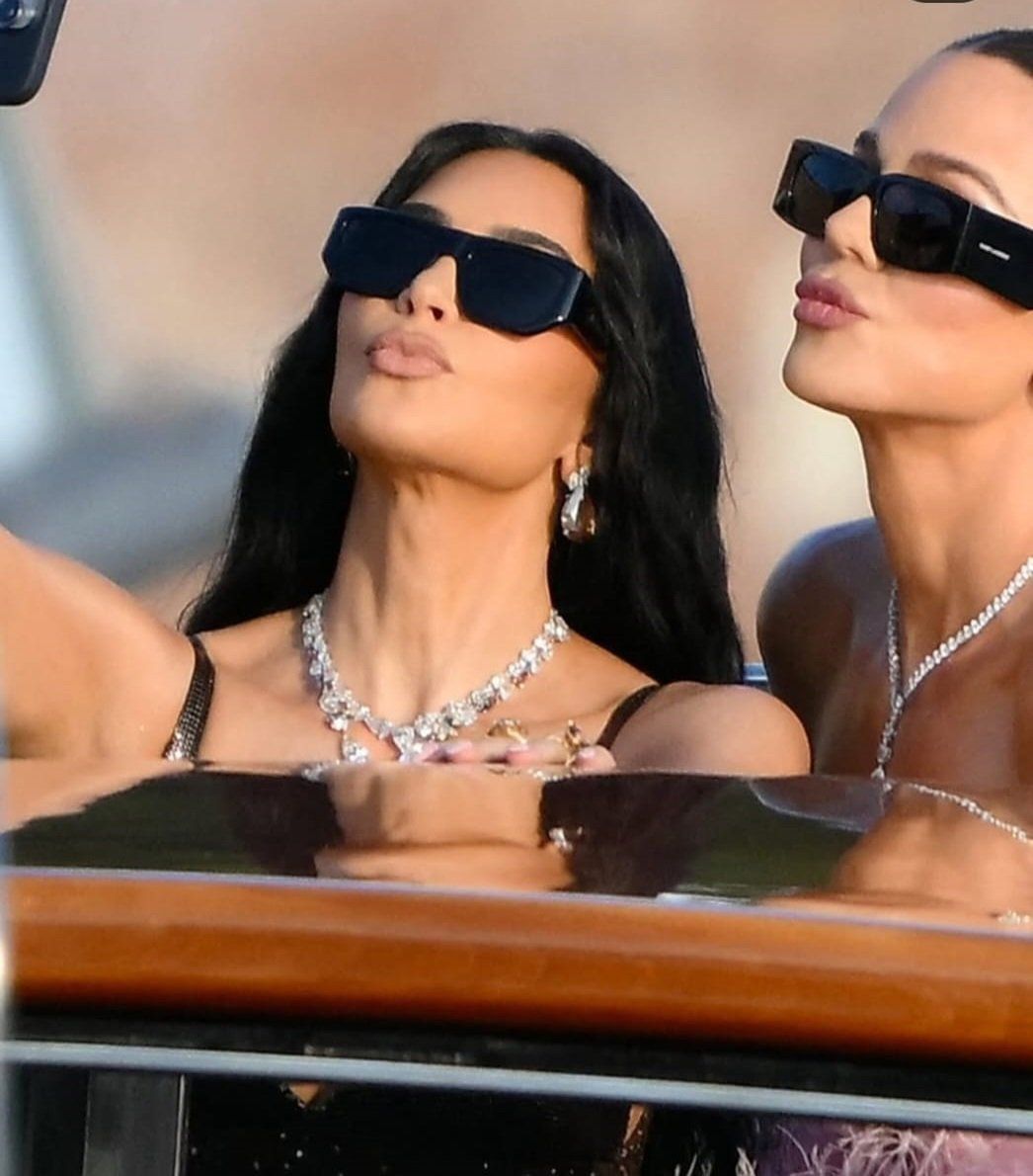 عزمت كيم بس.. كريس جينر تقنع لورين سانشيز بدعوة جميع بناتها في حفل زفافها