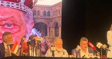 أيمن الشيوى: الحجز لمسرحية الملك لير أون لاين فقط