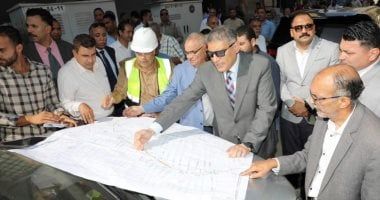 محافظ الجيزة يتفقد مشروع الصرف الصحى بكفر طهرمس: يخدم أكثر من 100 ألف مواطن