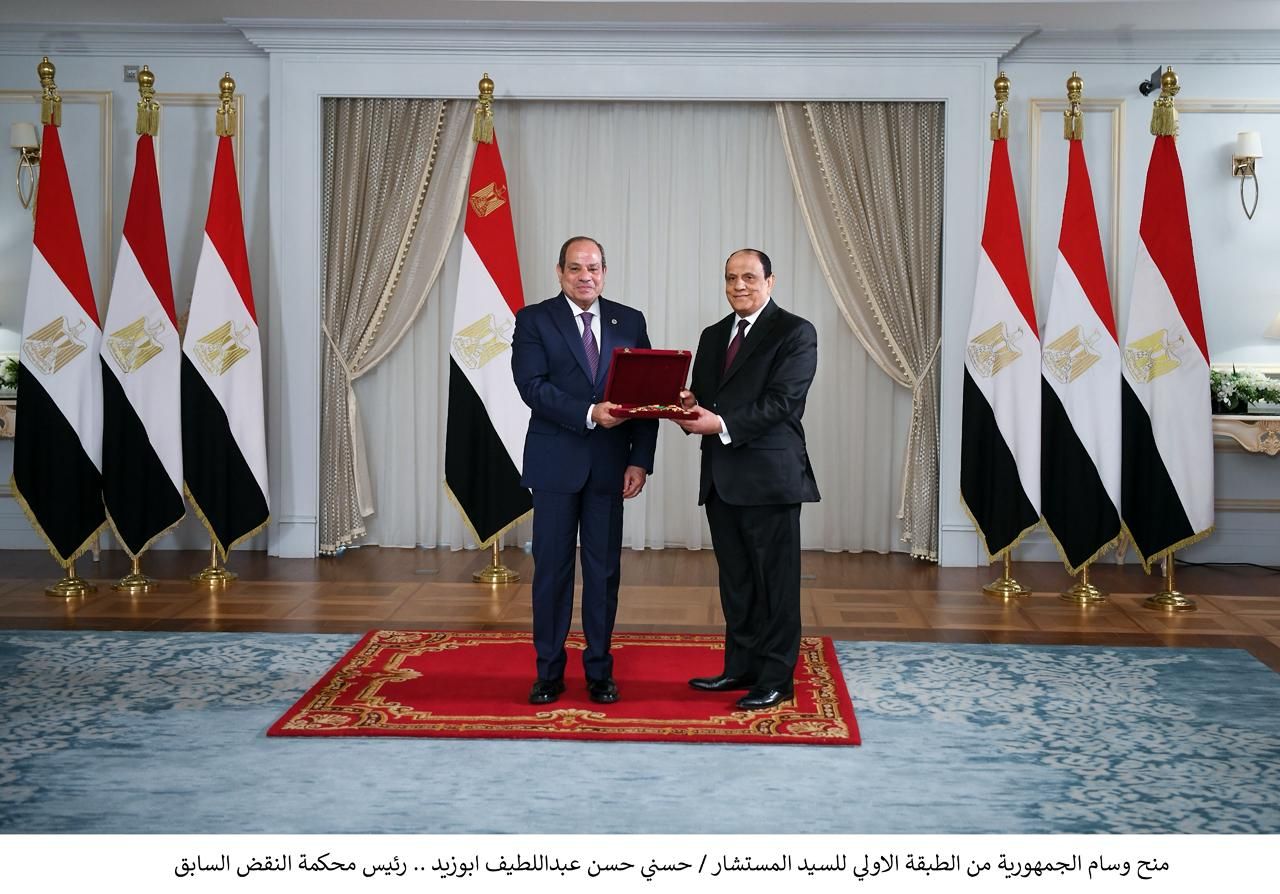 رؤساء محكمة النقض ومجلس الدولة والنيابة الإدارية الجدد يؤدون اليمين القانونية أمام الرئيس السيسى