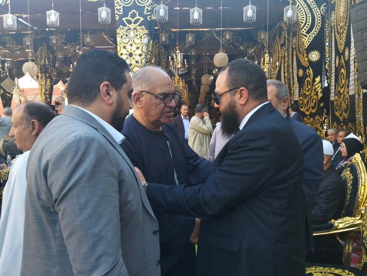 وفد من تنسيقية الأحزاب يقدم العزاء لأسر ضحايا حادث الطريق الإقليمي.. صور