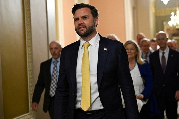 "الشيوخ الأميركي" يقر مبدئياً مشروع قانون ترامب للضرائب