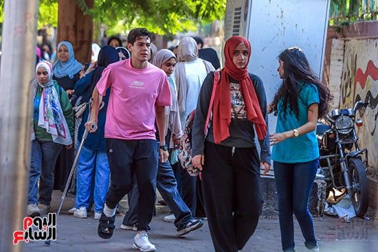 تفتيش طلاب الثانوية العامة بالجيزة قبل دخول لجان امتحان اللغة الإنجليزية
