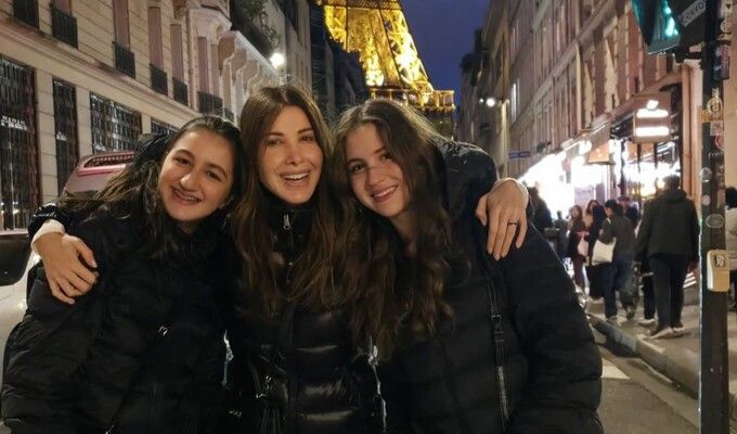 ابنة نانسي عجرم "إيلا" بين الجمهور.. وهكذا تفاعلت مع غناء والدتها