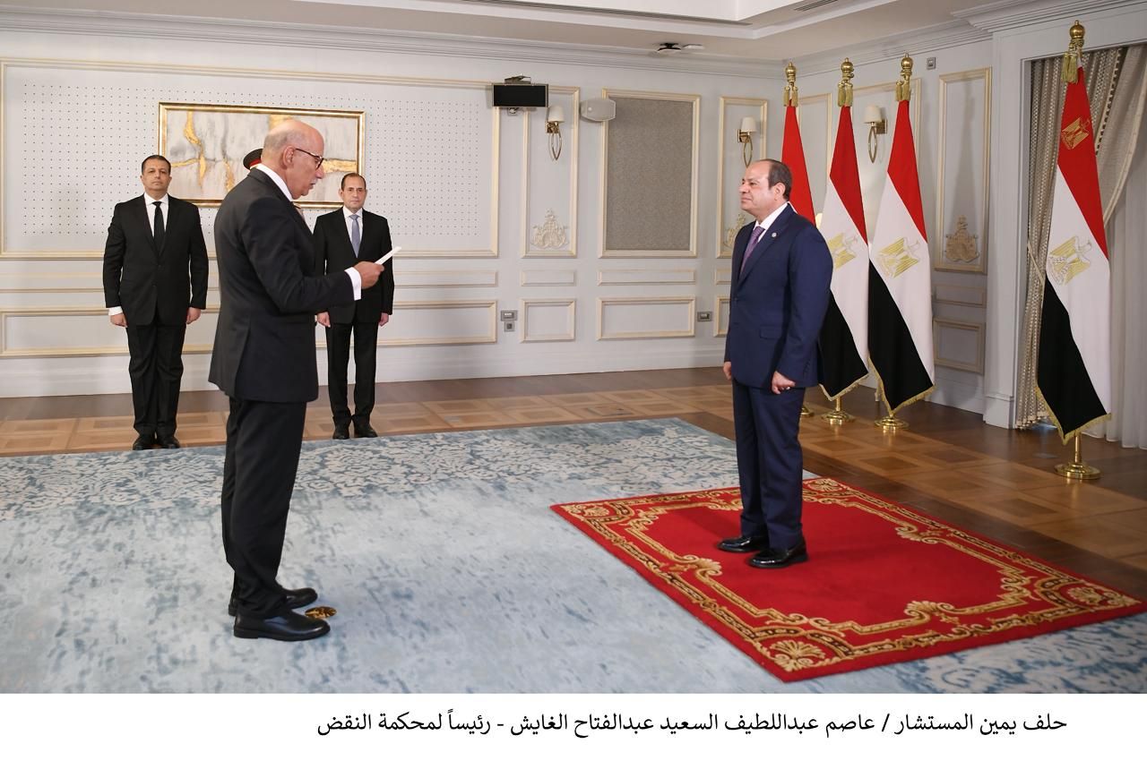 رؤساء محكمة النقض ومجلس الدولة والنيابة الإدارية الجدد يؤدون اليمين القانونية أمام الرئيس السيسى