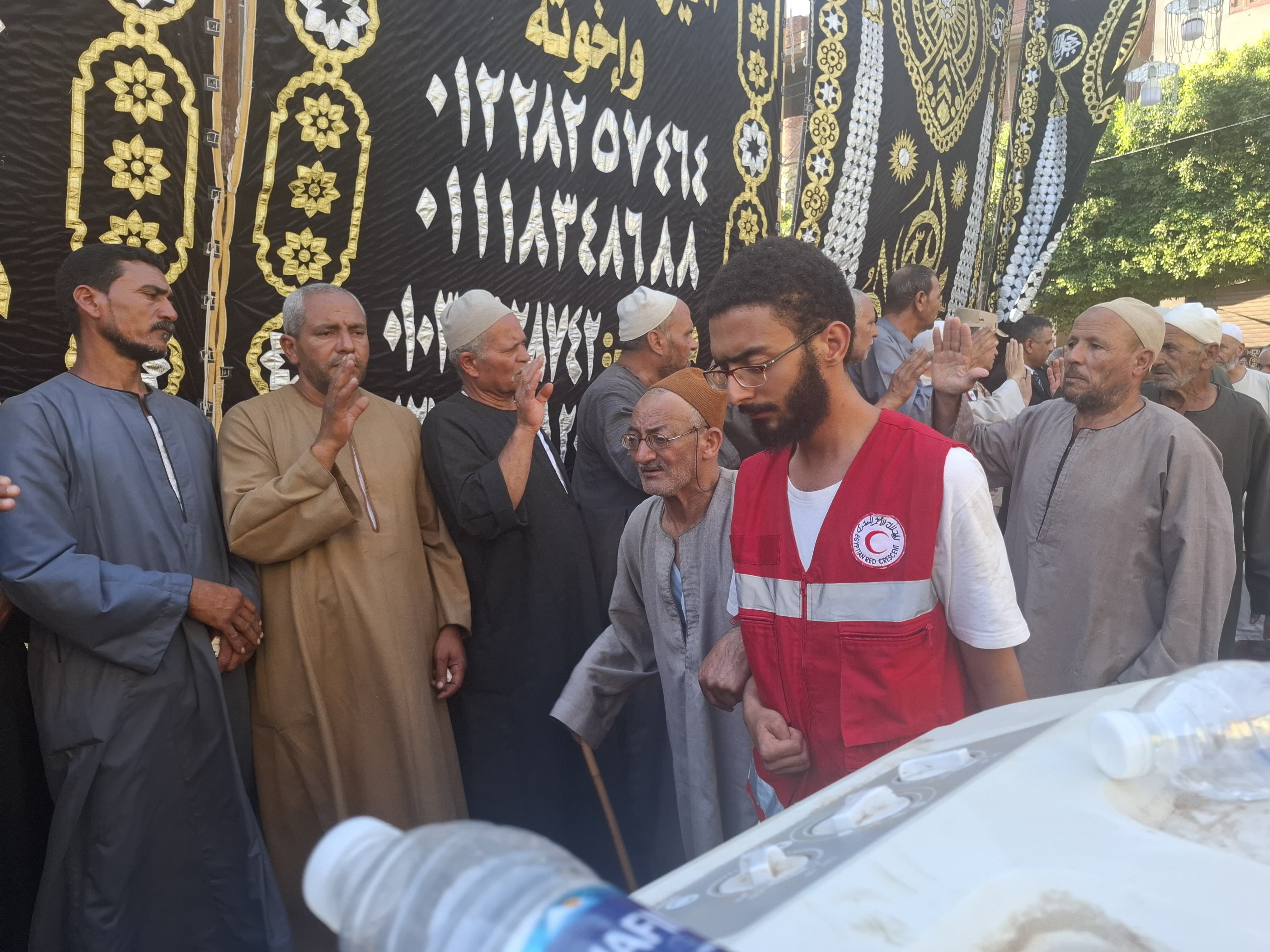 الهلال الأحمر يقدم واجب العزاء ويزور مصابات حادث المنوفية لدعمهن نفسيا