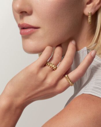 ذهب أبيض أم أصفر؟.. اكتشفي أي لون يليق بكِ أكثر قبل اتخاذ القرار!