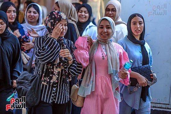 طلاب الثانوية العامة يؤدون اليوم امتحان اللغة الأجنبية الأولى