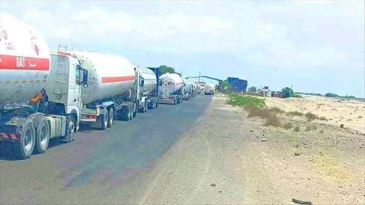 أبين.. قوات الحزام الأمني تمنع مرور العشرات من مقطورات الغاز