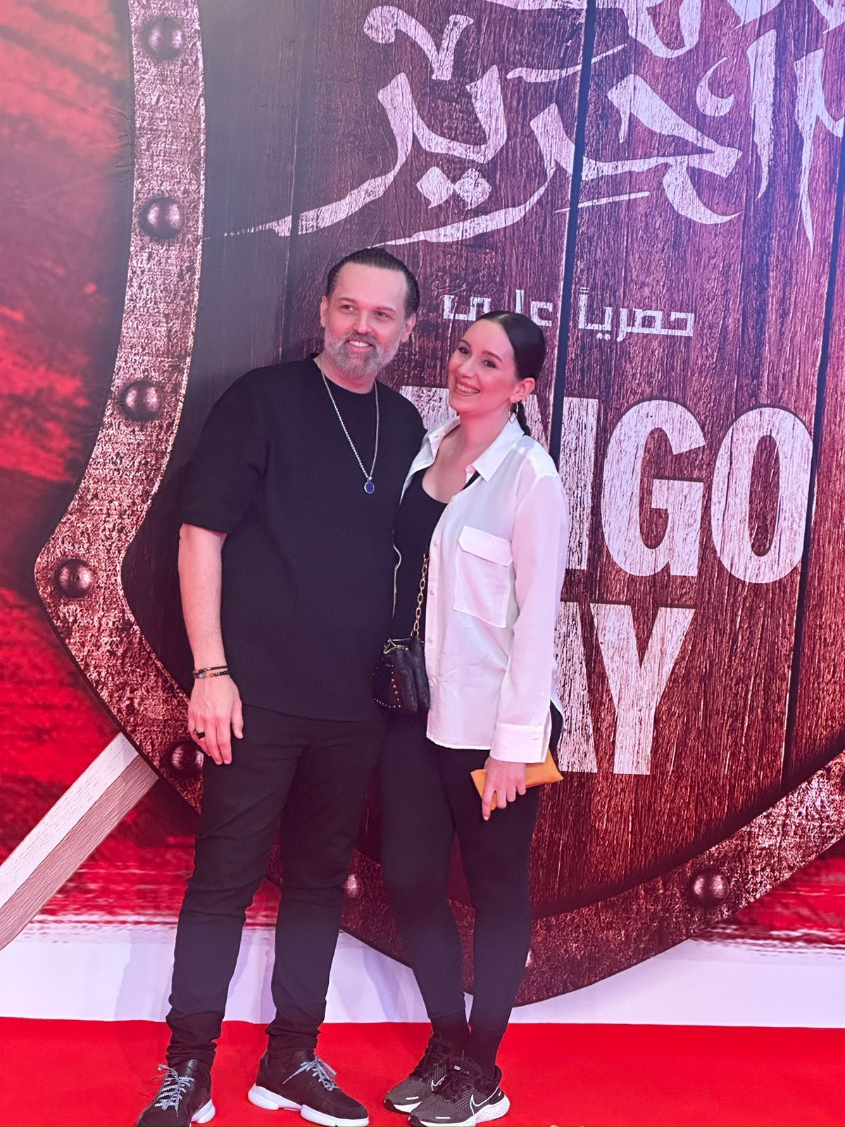 كريم محمود عبد العزيز وشقيقه وزوجته يصلون العرض الخاص لمملكة الحرير