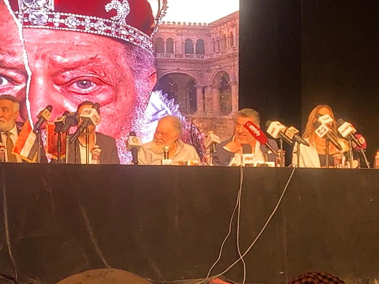 أيمن الشيوى يكشف عن موعد افتتاح "الملك لير" فى مؤتمره الصحفى