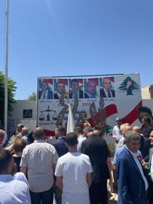 قداس في ذكرى شهداء القاع ولوحة تخلد اسماءهم