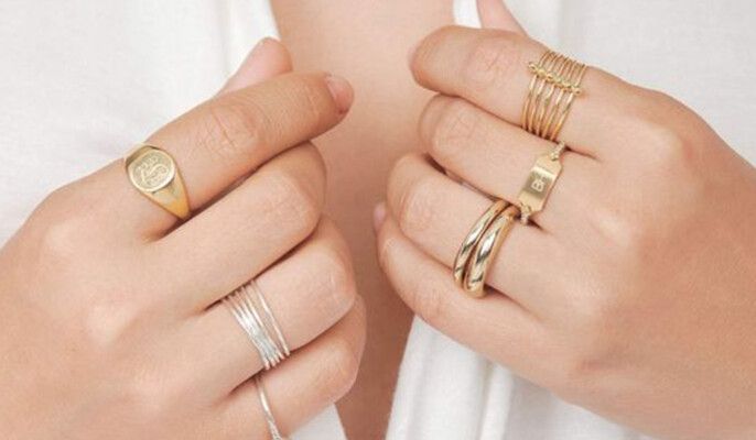 ذهب أبيض أم أصفر؟.. اكتشفي أي لون يليق بكِ أكثر قبل اتخاذ القرار!