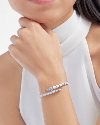 ذهب أبيض أم أصفر؟.. اكتشفي أي لون يليق بكِ أكثر قبل اتخاذ القرار!