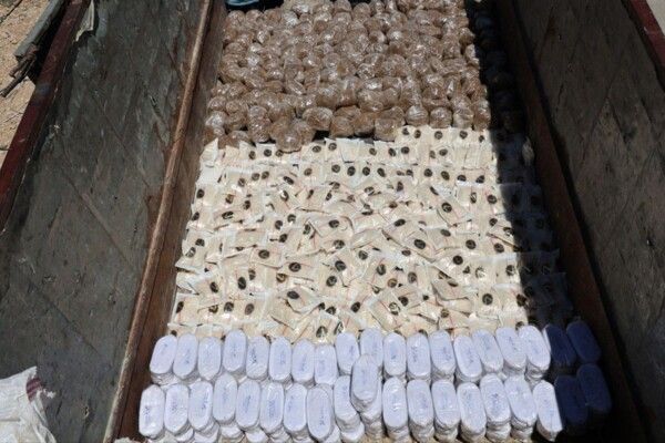 الداخلية السورية: ضبط شحنة قادمة من لبنان تضم 500 ألف حبة كبتاغون و165 كلغ حشيش مخدر