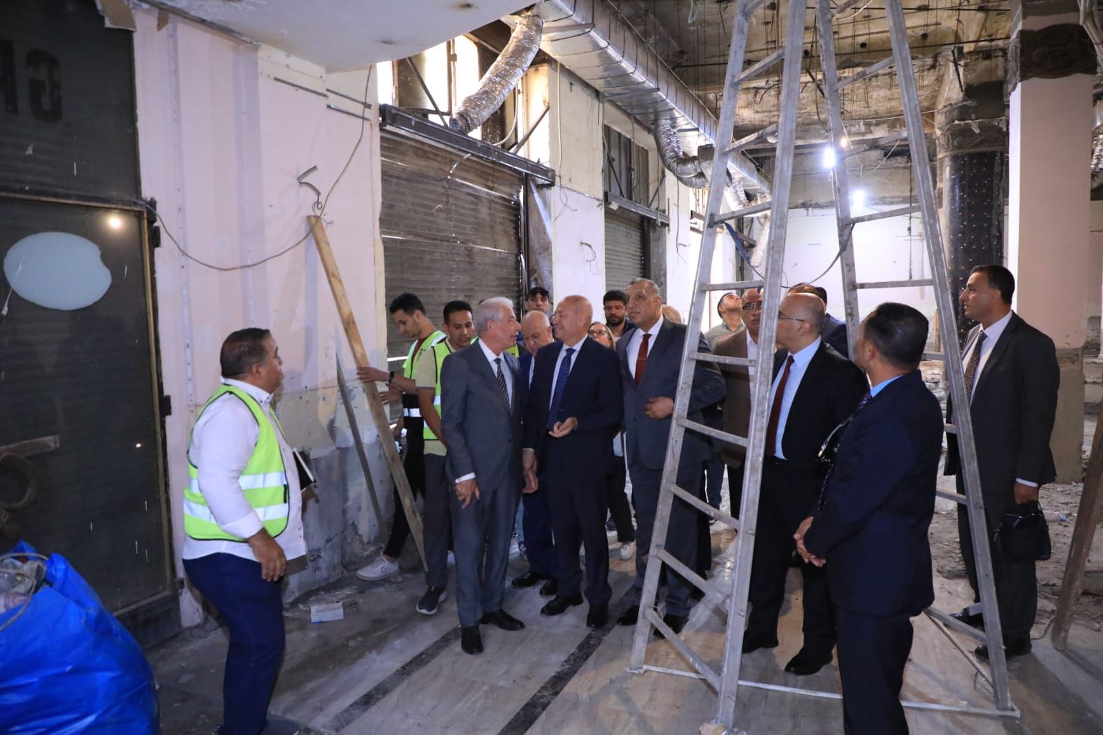 محافظة القاهرة تبدأ تطوير محل جروبي بميدان طلعت حرب.. صور