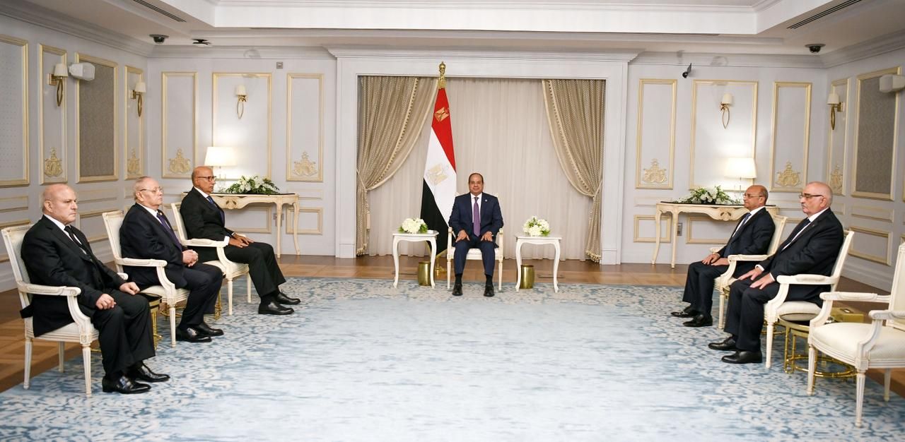 رؤساء محكمة النقض ومجلس الدولة والنيابة الإدارية الجدد يؤدون اليمين القانونية أمام الرئيس السيسى