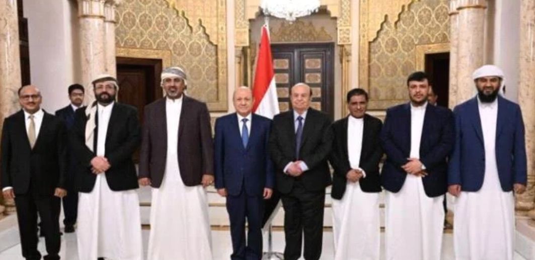 ضغوط سعودية لإعادة الهيكلة.. الرئاسي يعلق اجتماعاته وسط خلافات عاصفة