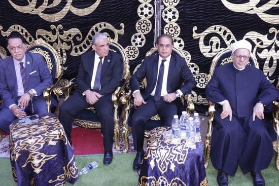 وفد من حزب الجبهة الوطنية يقدم العزاء لأسر ضحايا حادث المنوفية.. صور