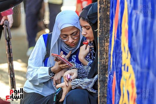 مراجعات سريعة.. طلاب الثانوية العامة يستعدون لامتحان اللغة الأجنبية الأولى