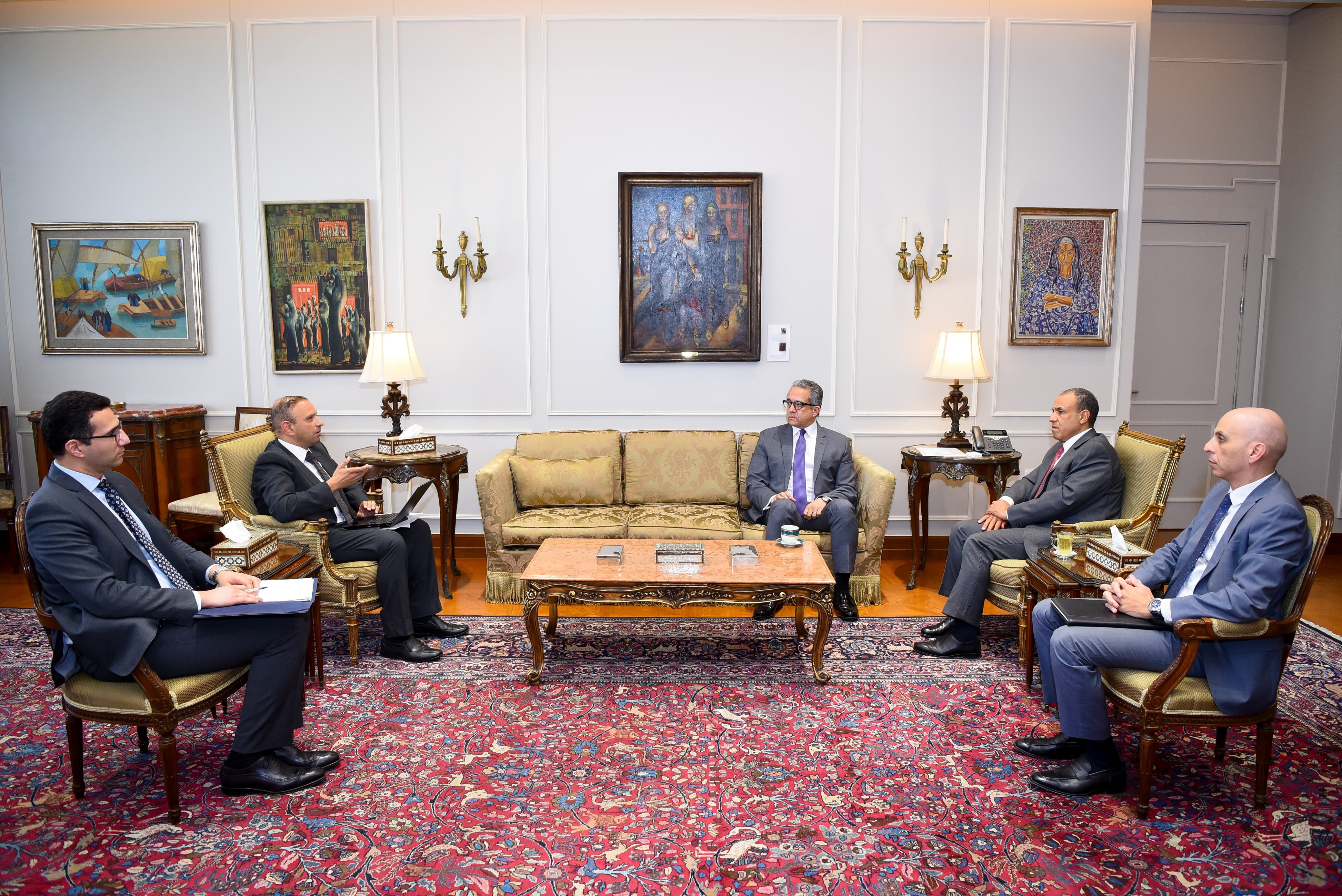 وزير الخارجية والهجرة يستقبل المرشح المصري لمنصب مدير عام اليونسكو