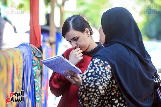 تفتيش طلاب الثانوية العامة بالجيزة قبل دخول لجان امتحان اللغة الإنجليزية