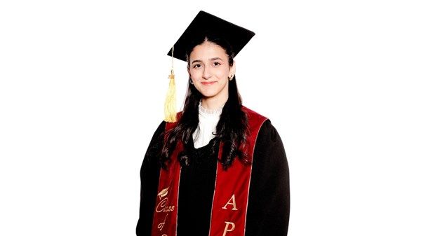 حبيبة قديح من أوائل الثانوية: علم النفس شغفي.. والتفوق هدفي الدائم