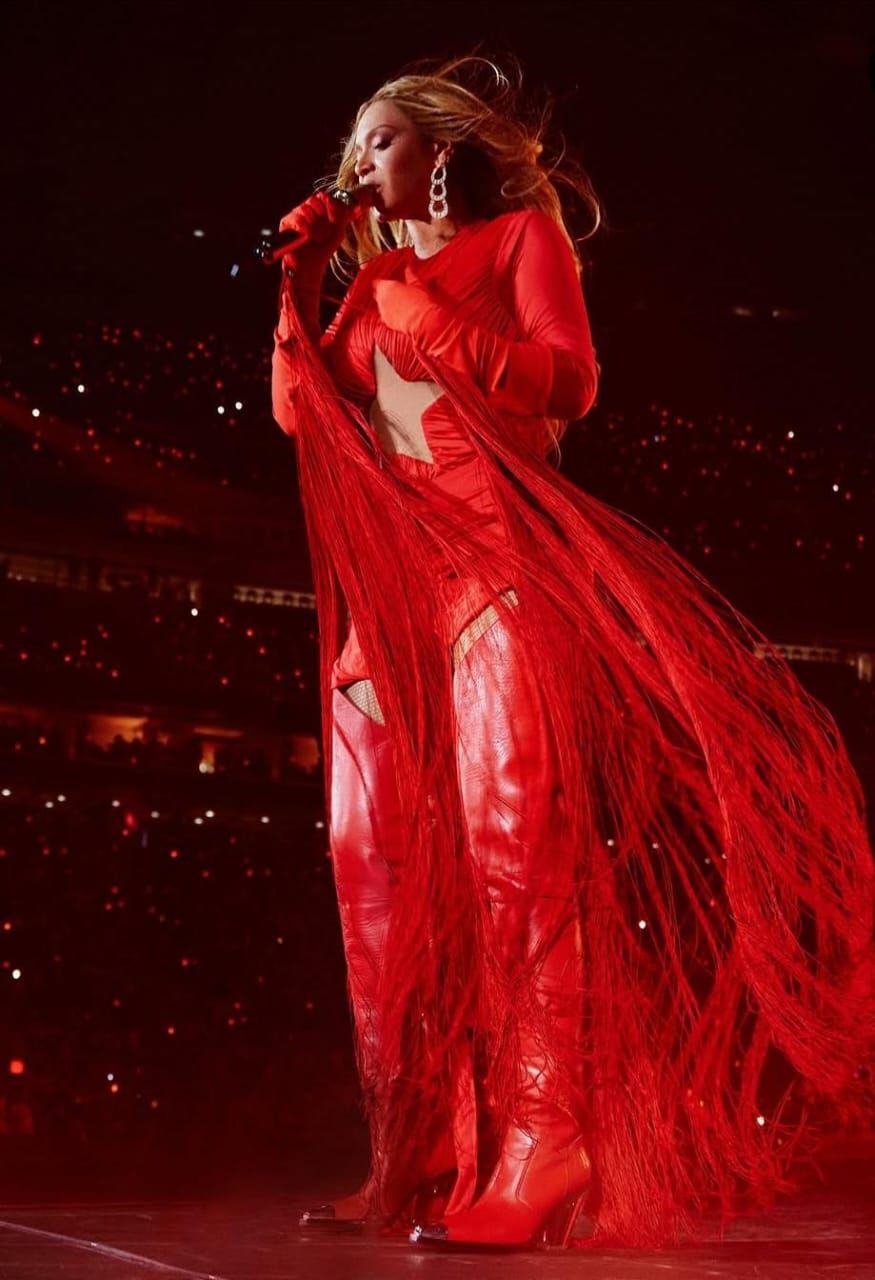 بيونسيه توقف عرض "Cowboy Carter" في هيوستن بعد حادث مفزع على المسرح.. فيديو