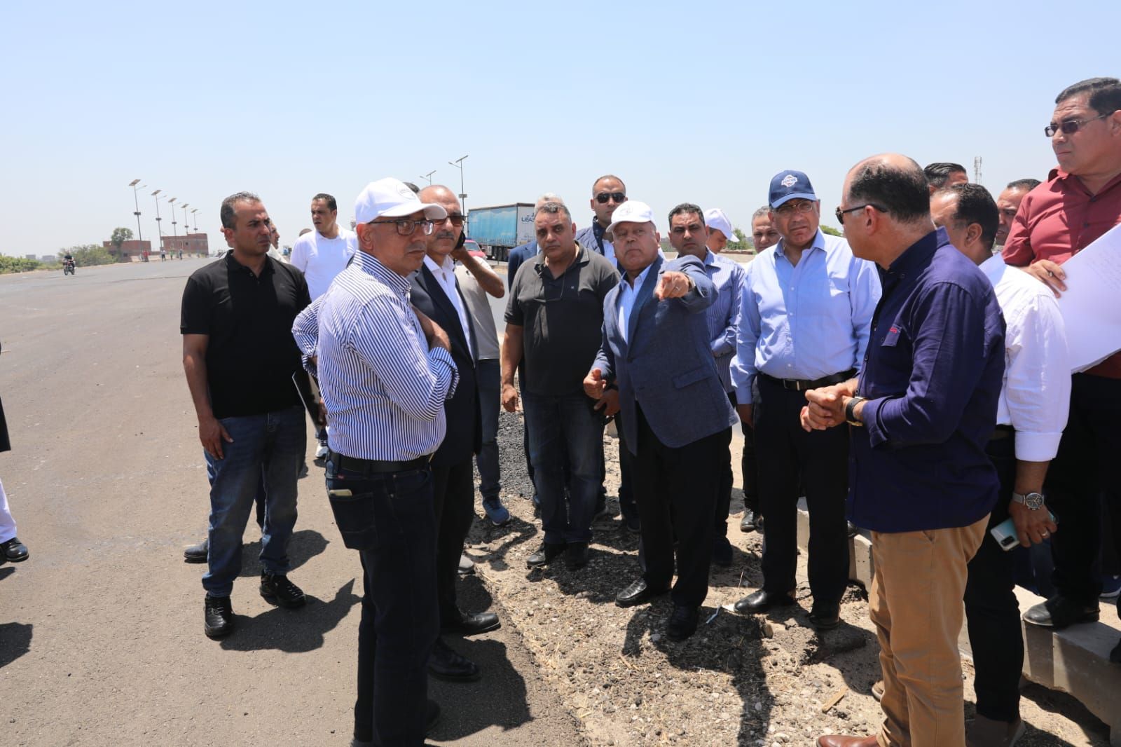 كامل الوزير: إعداد خطة زمنية مضغوطة لإنهاء الطريق الإقليمي بالكامل