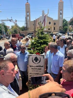 قداس في ذكرى شهداء القاع ولوحة تخلد اسماءهم