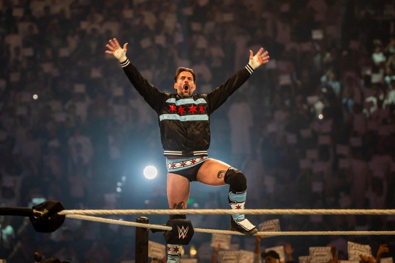 “ليلة الأبطال” لـ WWE من الرياض.. مواجهات تصنع التاريخ وسط حماس جماهيري كبير