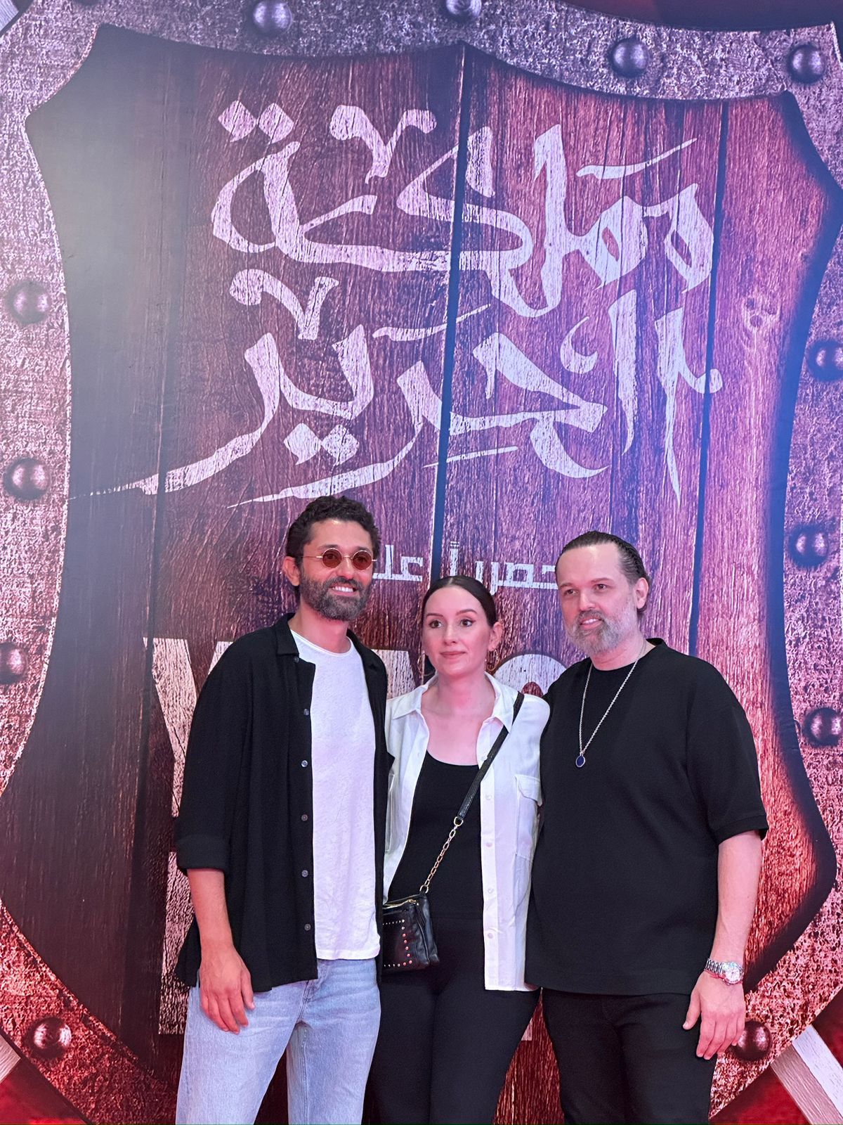 كريم محمود عبد العزيز وشقيقه وزوجته يصلون العرض الخاص لمملكة الحرير