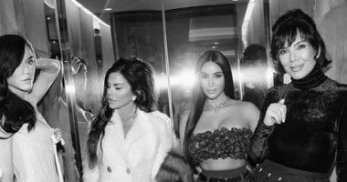 عزمت كيم بس.. كريس جينر تقنع لورين سانشيز بدعوة جميع بناتها في حفل زفافها