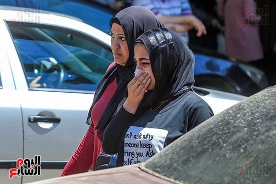 الابتسامات ترسم الوجوه.. طلاب الثانوية العامة: امتحان الإنجليزي سهل ومباشر