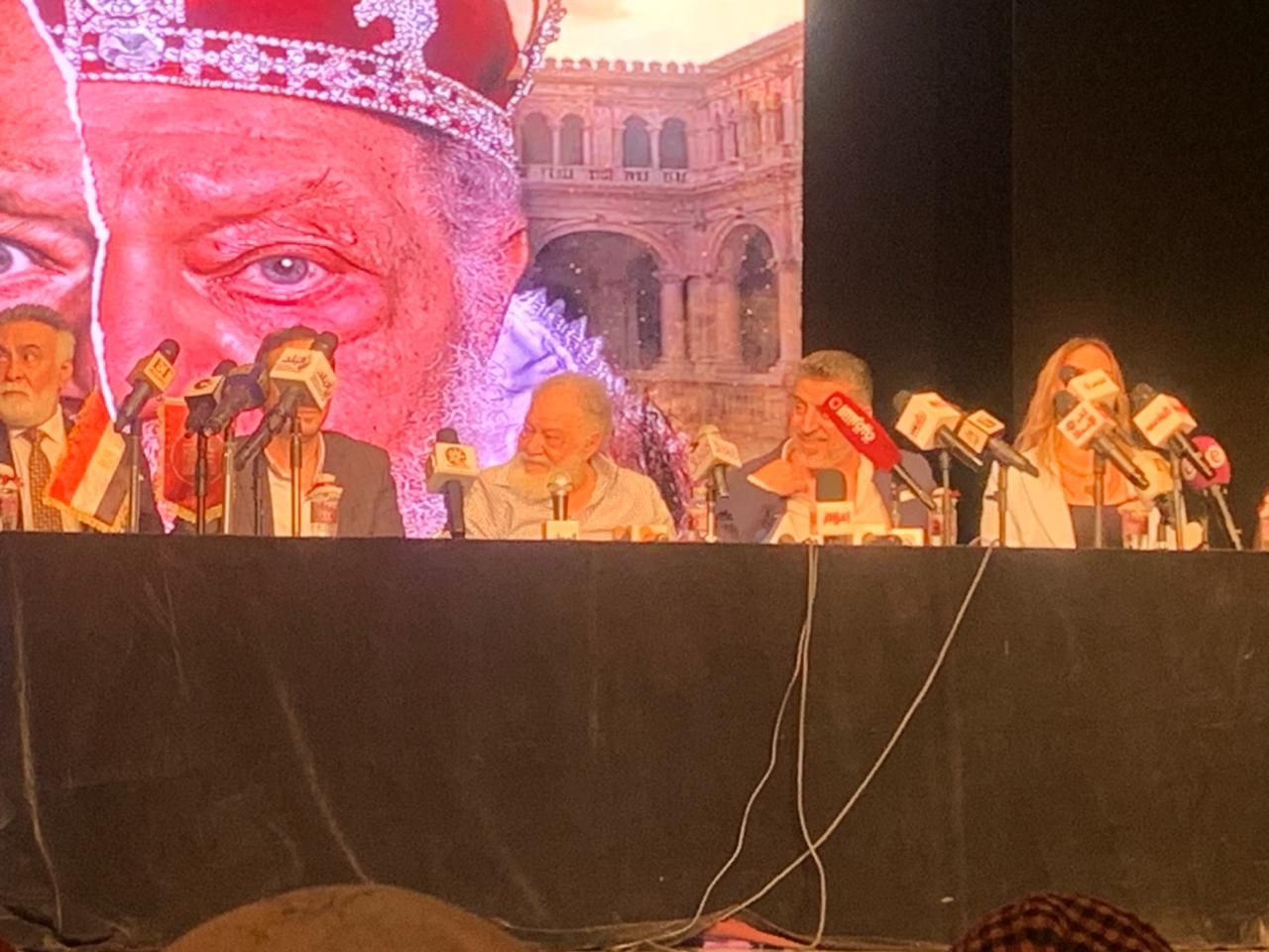 أيمن الشيوى يكشف عن موعد افتتاح "الملك لير" فى مؤتمره الصحفى