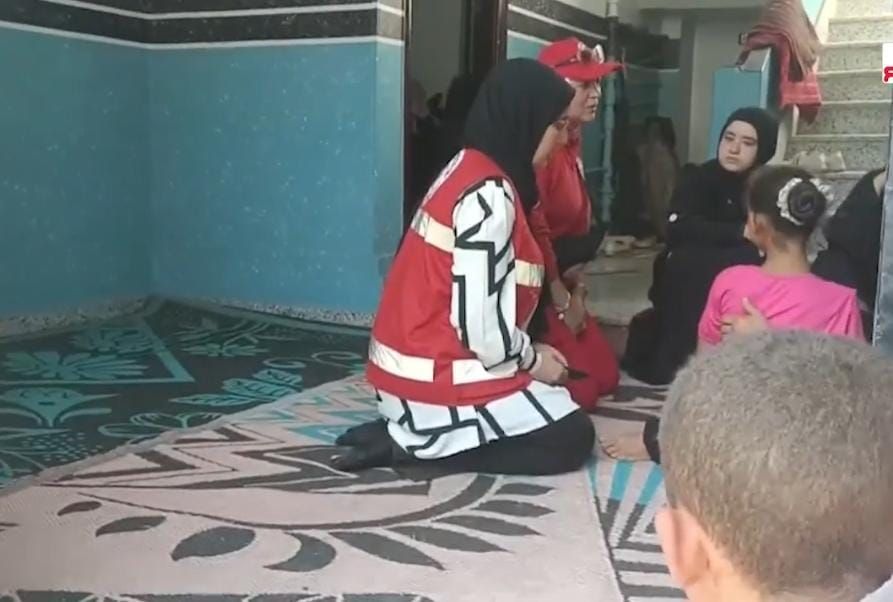 الهلال الأحمر يقدم واجب العزاء ويزور مصابات حادث المنوفية لدعمهن نفسيا