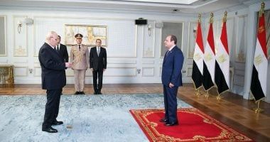رئيس مجلس الدولة يؤدي اليمين الدستورية أمام الرئيس السيسي.. صور