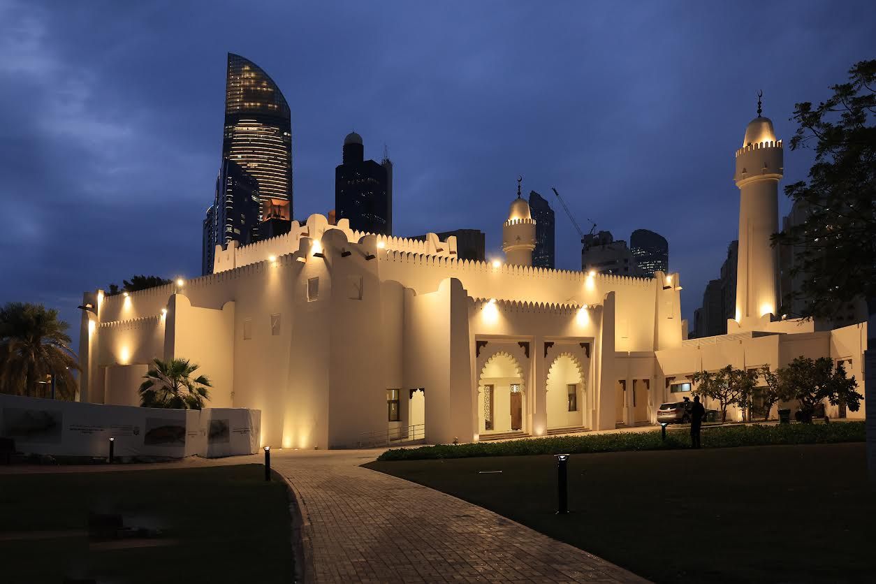 الامارات | "الشؤون الإسلامية والأوقاف والزكاة" تستبدل الإنارة في نحو 500 مسجد ‎