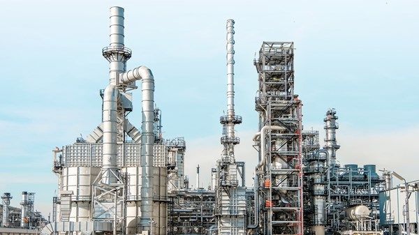 75 مدخنة للمنشآت الصناعية مربوطة بنظام مراقبة الانبعاثات في أبوظبي