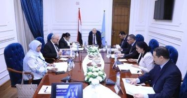 محافظ القاهرة يجرى مقابلات للمتقدمين لشغل وظائف مدير عام الإدارة العامة للفتاوى