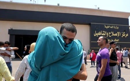 نزلاء مفرج عنهم يشكرون الرئيس السيسى: عاد بنا لأسرنا فى ذكرى 30 يونيو.. صور