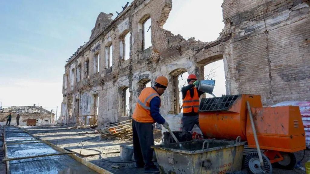 من ماريوبول.. أوكرانيون يتحدثون عن أكاذيب التعمير ورعب الاحتلال الروسي