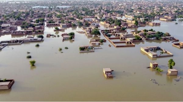 مصرع 45 شخصاً جراء الفيضانات في باكستان