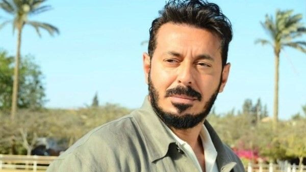 مصطفى شعبان يمر بأزمة